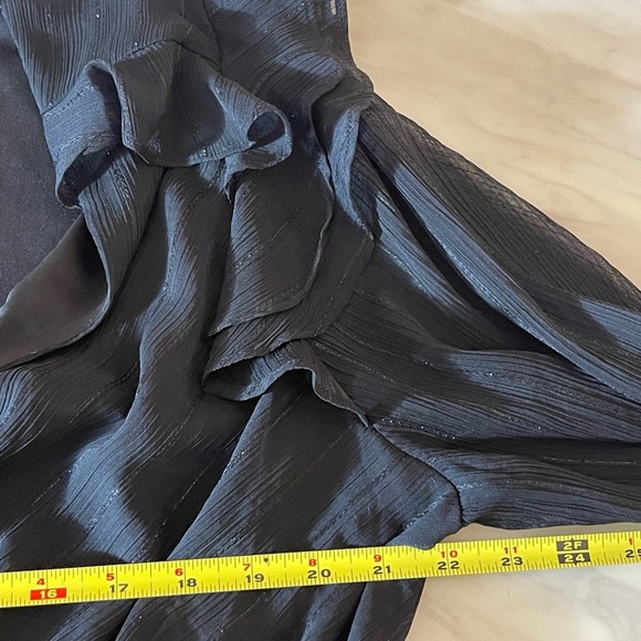 Simply Vera Vera Wang Black Sheer Metallic Stripe Ruffle Blouse Size L - Picture 3 of 7